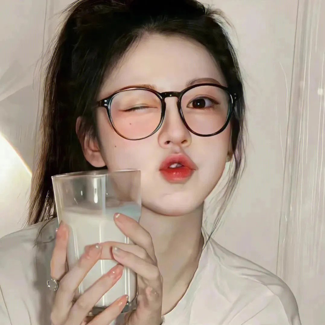 白色，红色与...